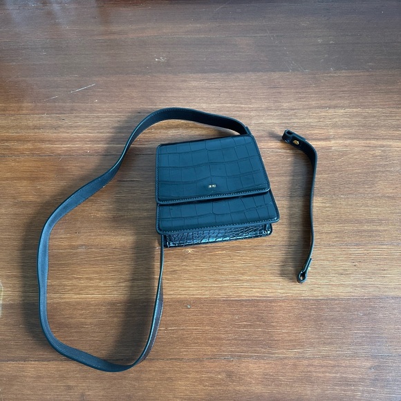NWOT JW PEI FAE Top Handle Crossbody - Picture 2 of 3